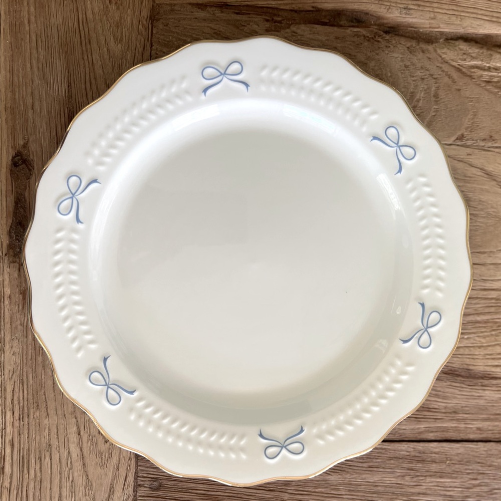 White Scalloped Gold Trimmed 10” Blue Bows Lunch/Salad Plate(s) Laurel Leaves